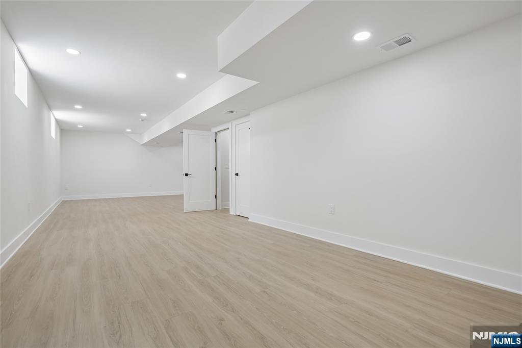 318 East Halsey Road Parsippany, NJ 07054 - Photo 31 of 38