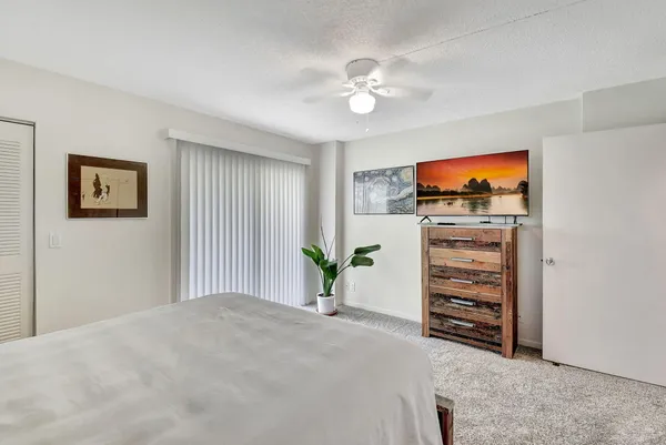 a view of a livingroom with furniture