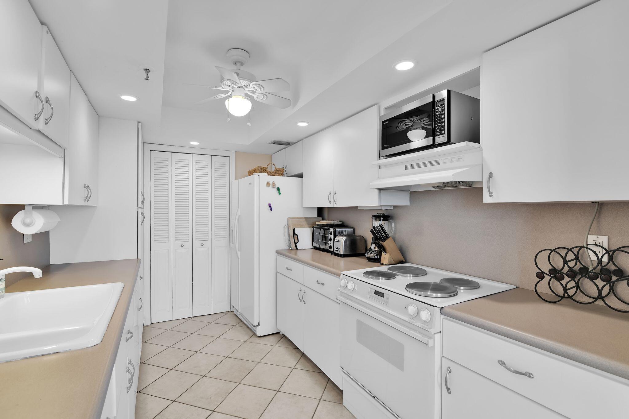 899 Jeffery Street, Unit 809 Boca Raton, FL 33487 - Photo 14 of 96 a kitchen with stainless steel appliances a stove a sink and a refrigerator
