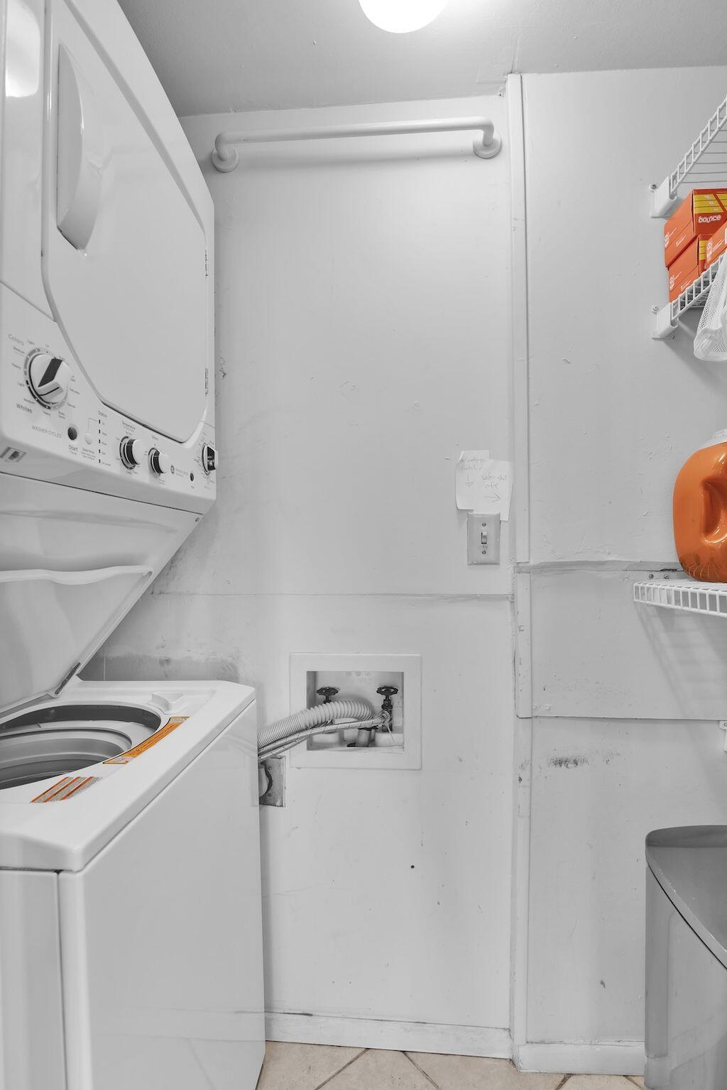 899 Jeffery Street, Unit 809 Boca Raton, FL 33487 - Photo 16 of 96 a utility room with dryer and washer