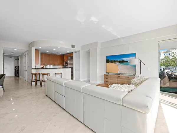 $8,500 | 444 Hendricks Isle, Unit 301, Fort Lauderdale, FL 33301