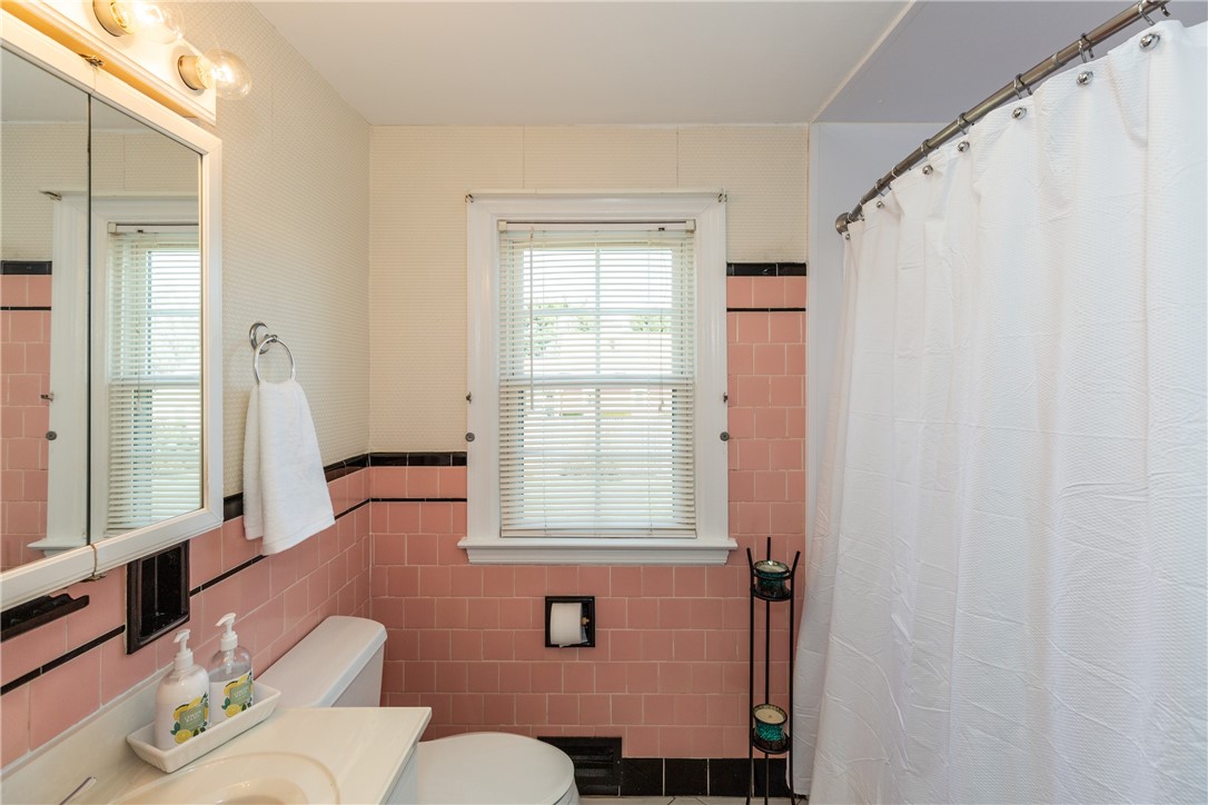37 Coulters Road Cranston, RI 02920 - Photo 11 of 22 First Floor Full Bath