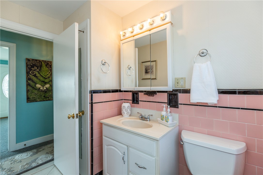 37 Coulters Road Cranston, RI 02920 - Photo 12 of 22 First Floor Full Bath