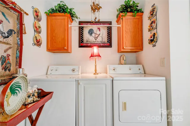 $595,000 | 2606 Greenville Highway, Flat Rock, NC 28731