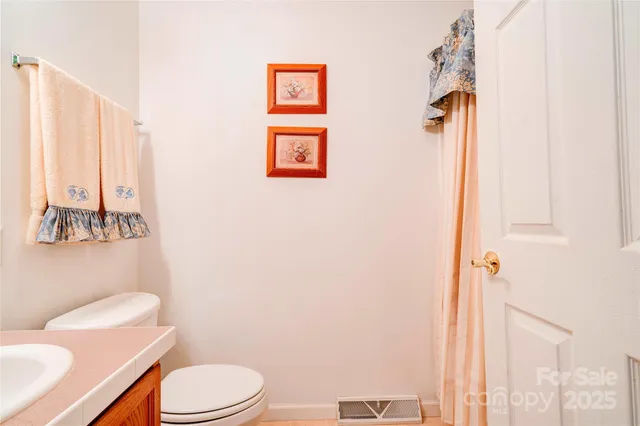 $595,000 | 2606 Greenville Highway, Flat Rock, NC 28731