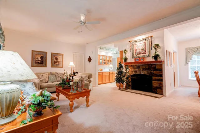 $595,000 | 2606 Greenville Highway, Flat Rock, NC 28731