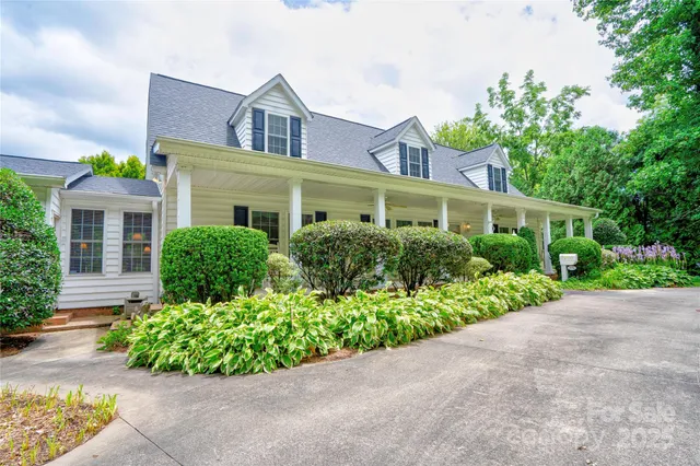 $595,000 | 2606 Greenville Highway, Flat Rock, NC 28731