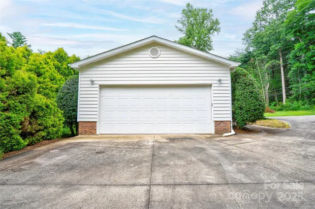 $595,000 | 2606 Greenville Highway, Flat Rock, NC 28731