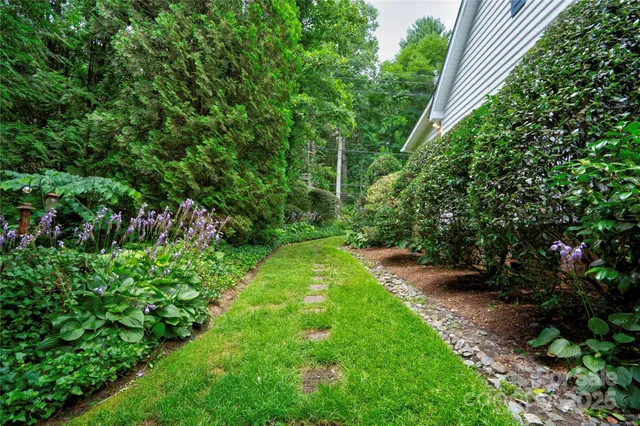 $595,000 | 2606 Greenville Highway, Flat Rock, NC 28731