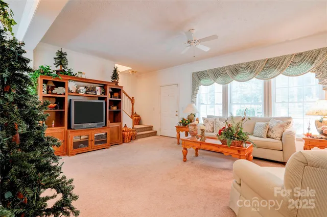 $595,000 | 2606 Greenville Highway, Flat Rock, NC 28731