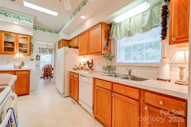 $595,000 | 2606 Greenville Highway, Flat Rock, NC 28731