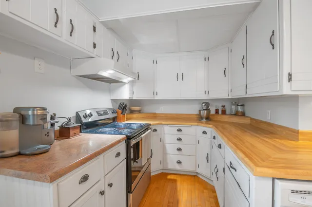 $354,900 | 2534 South Webster Avenue, Green Bay, WI 54301