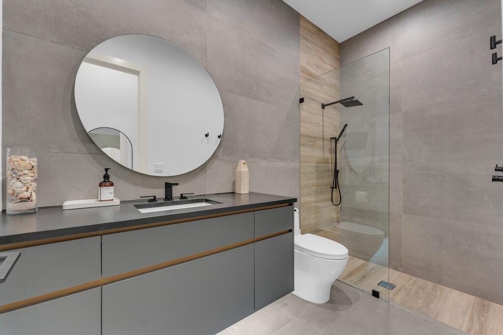 923 Eve Street Delray Beach, FL 33483 - Photo 33 of 69 a bathroom with a toilet a sink and mirror