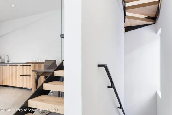 a en suite bathroom with a double vanity sink and a mirror