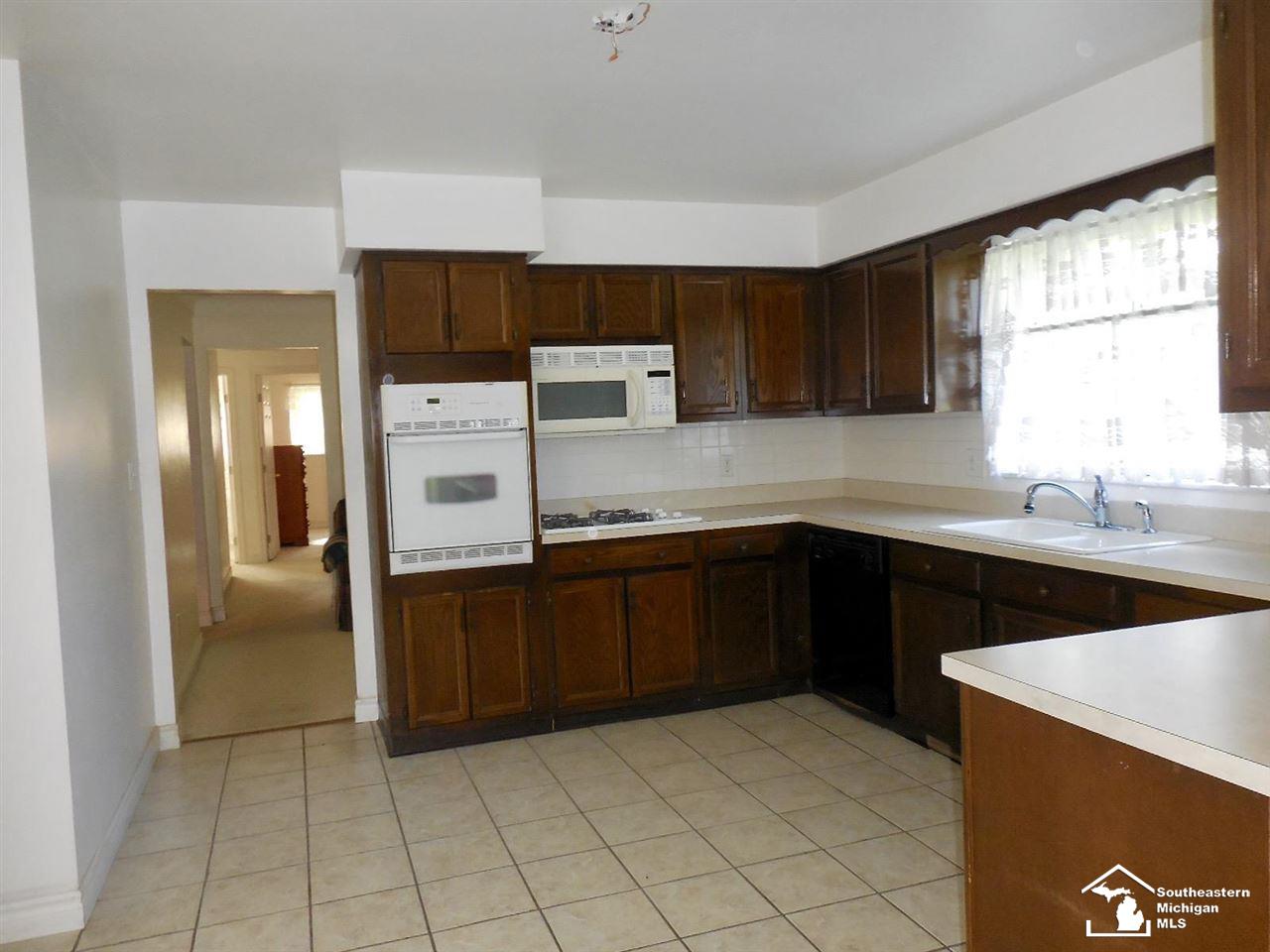 5773 Newport S Road Newport, MI 48166 - Photo 6 of 24 50057937-5.JPG