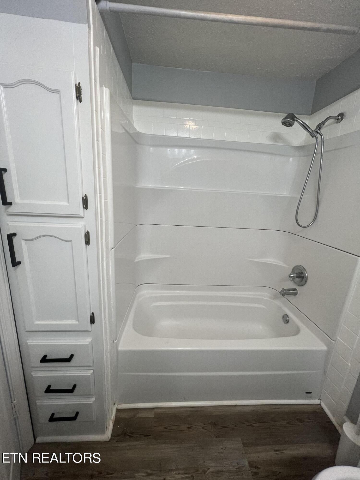 5710 Hyatt Road Knoxville, TN 37918 - Photo 8 of 19 a bathroom with bathtub and shower