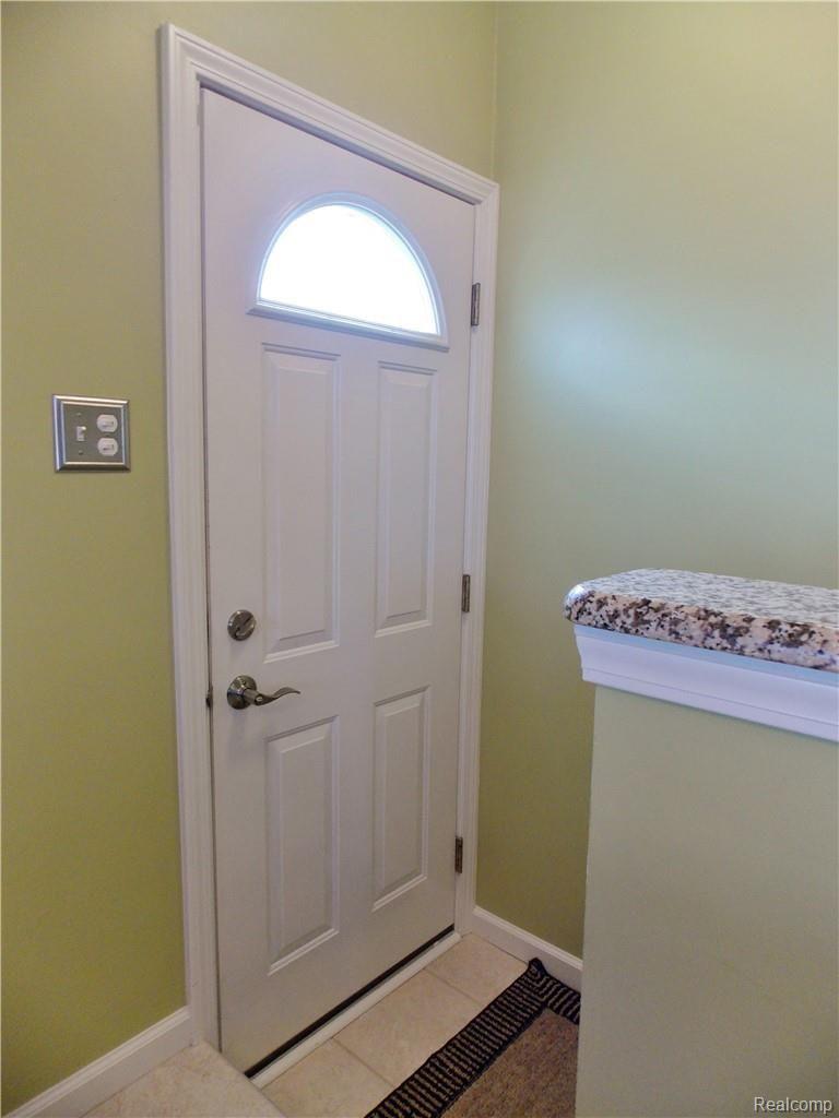 32456 Ridgefield Avenue Warren, MI 48088 - Photo 15 of 41 Side Enterence