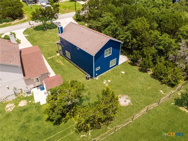 an aerial view of a yard