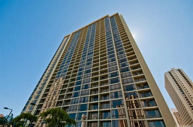 $2,895 | 229 Paoakalani Avenue, Unit 2102, Honolulu, HI 96815