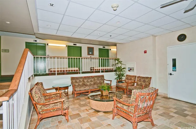 $2,895 | 229 Paoakalani Avenue, Unit 2102, Honolulu, HI 96815