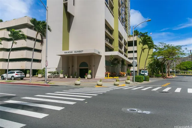 $2,895 | 229 Paoakalani Avenue, Unit 2102, Honolulu, HI 96815