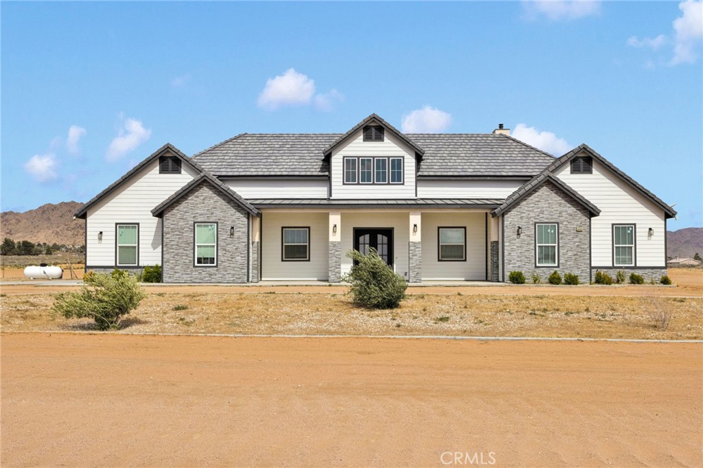 16979 Nanticoke Road Apple Valley, CA 92307 - Photo 1 of 1 a front view of a house with a yard
