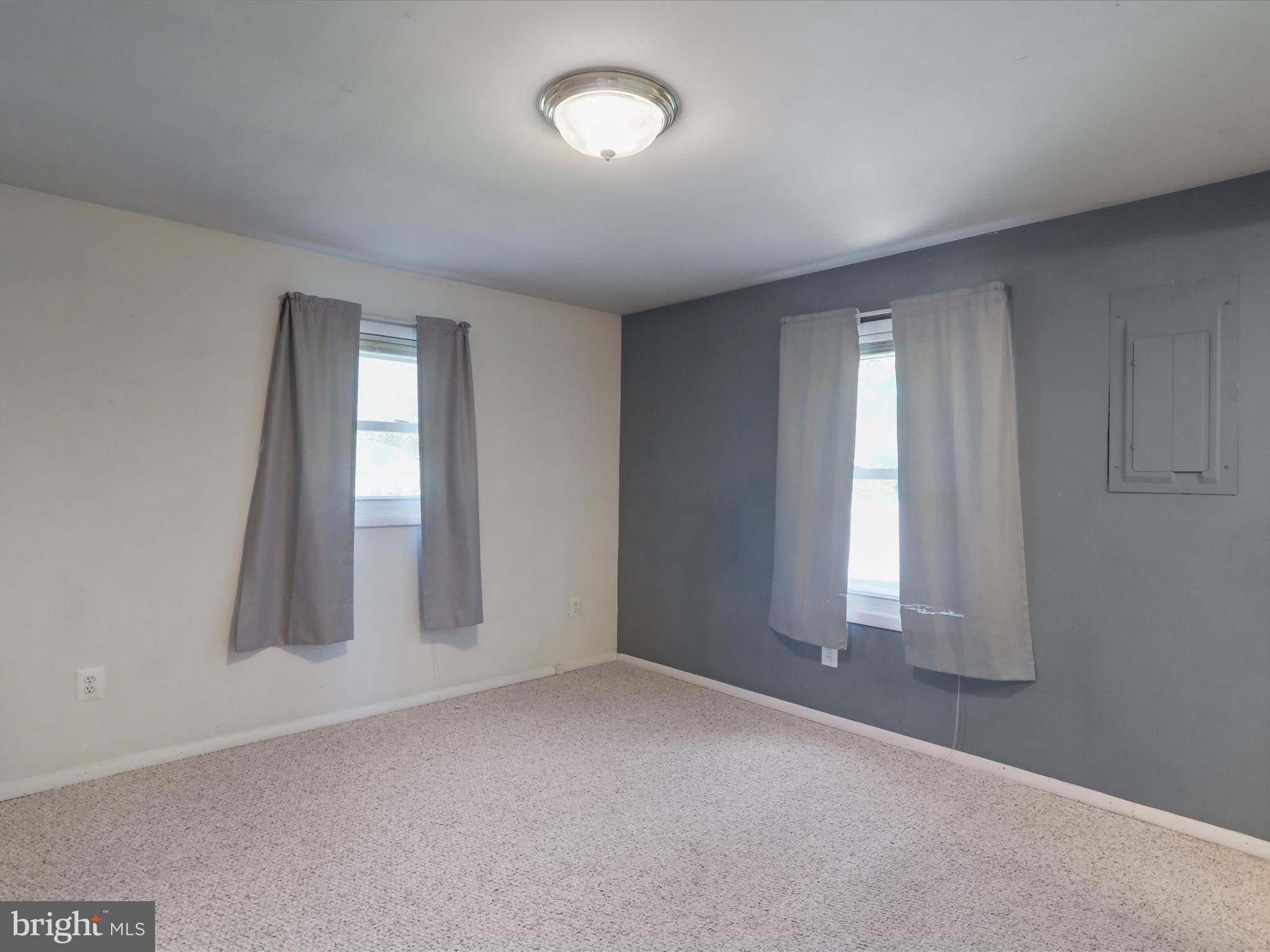 18540 Brooke Road Sandy Spring, MD 20860 - Photo 22 of 39 an empty room with windows