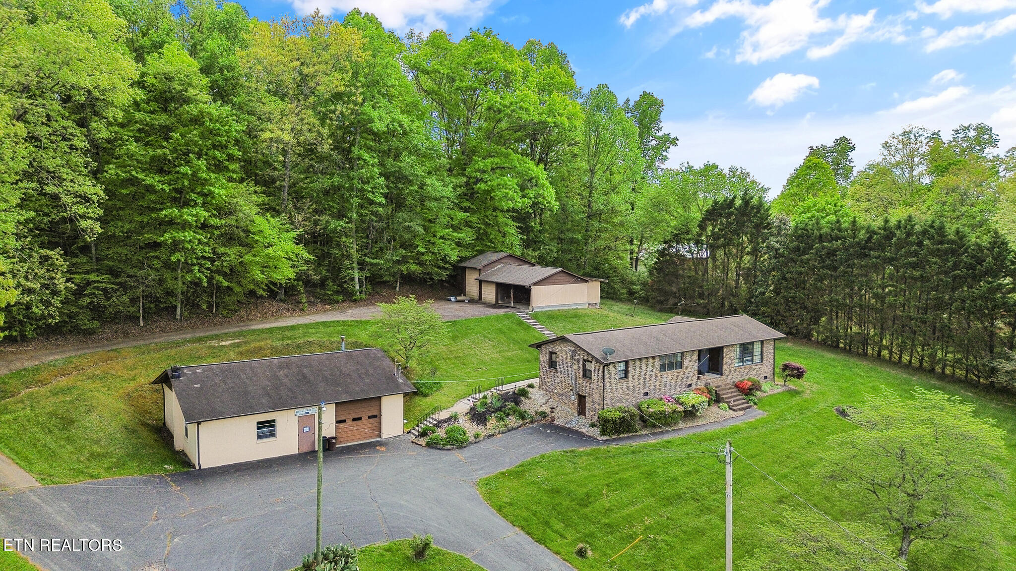 1027 Blockhouse Valley Road Clinton, TN 37716 - Photo 1 of 32 Home, shop, and 4 bay garage