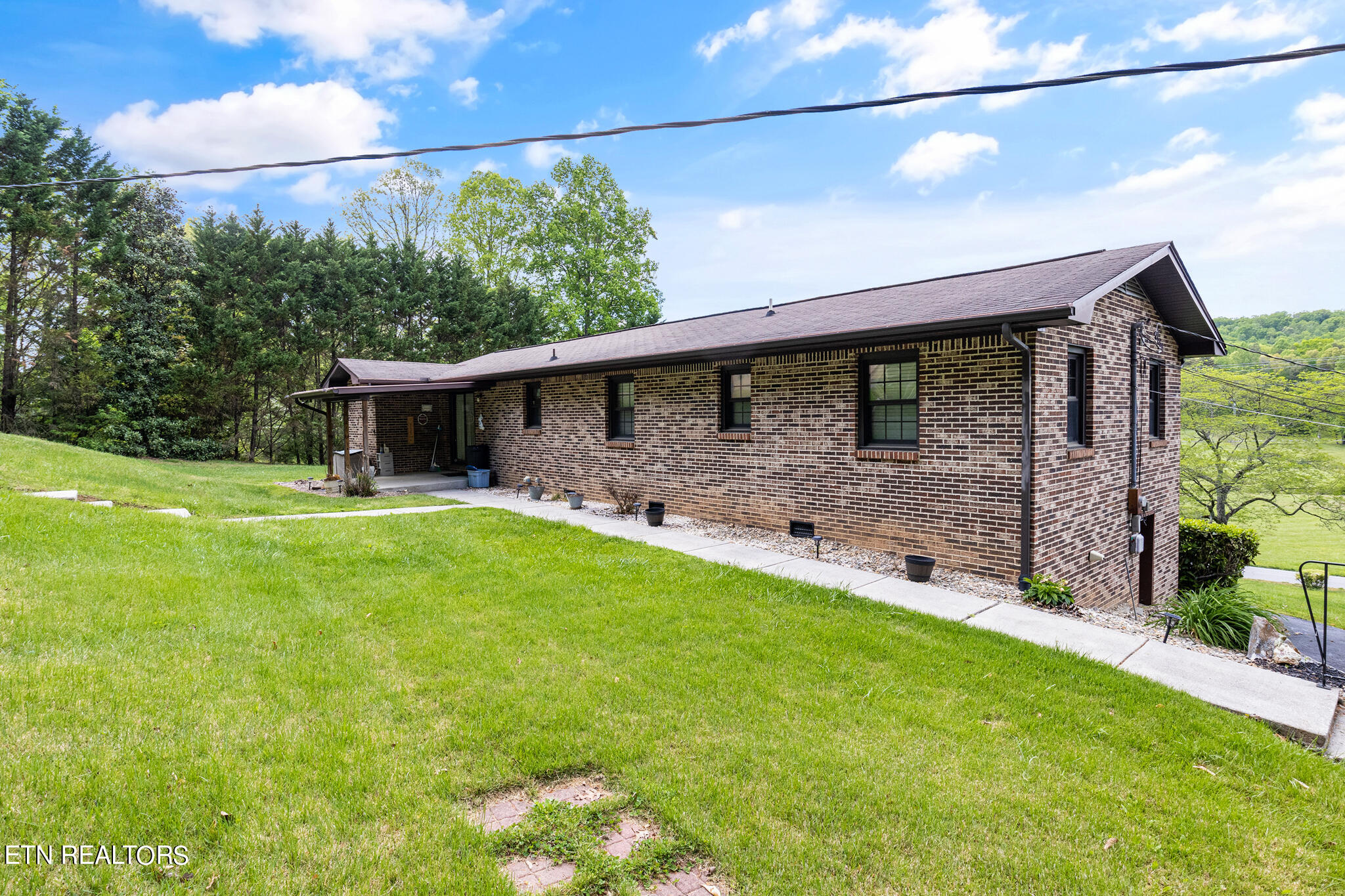 1027 Blockhouse Valley Road Clinton, TN 37716 - Photo 18 of 32 rear view