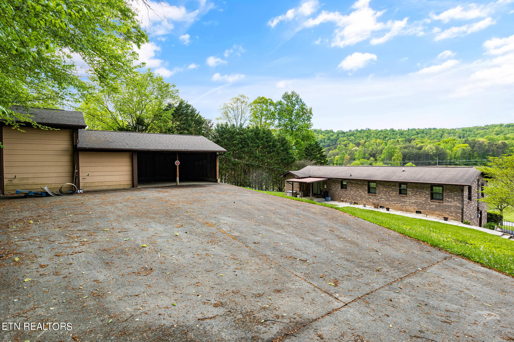 1027 Blockhouse Valley Road Clinton, TN 37716 - Photo 20 of 32 4 bay garage with outdoor shed