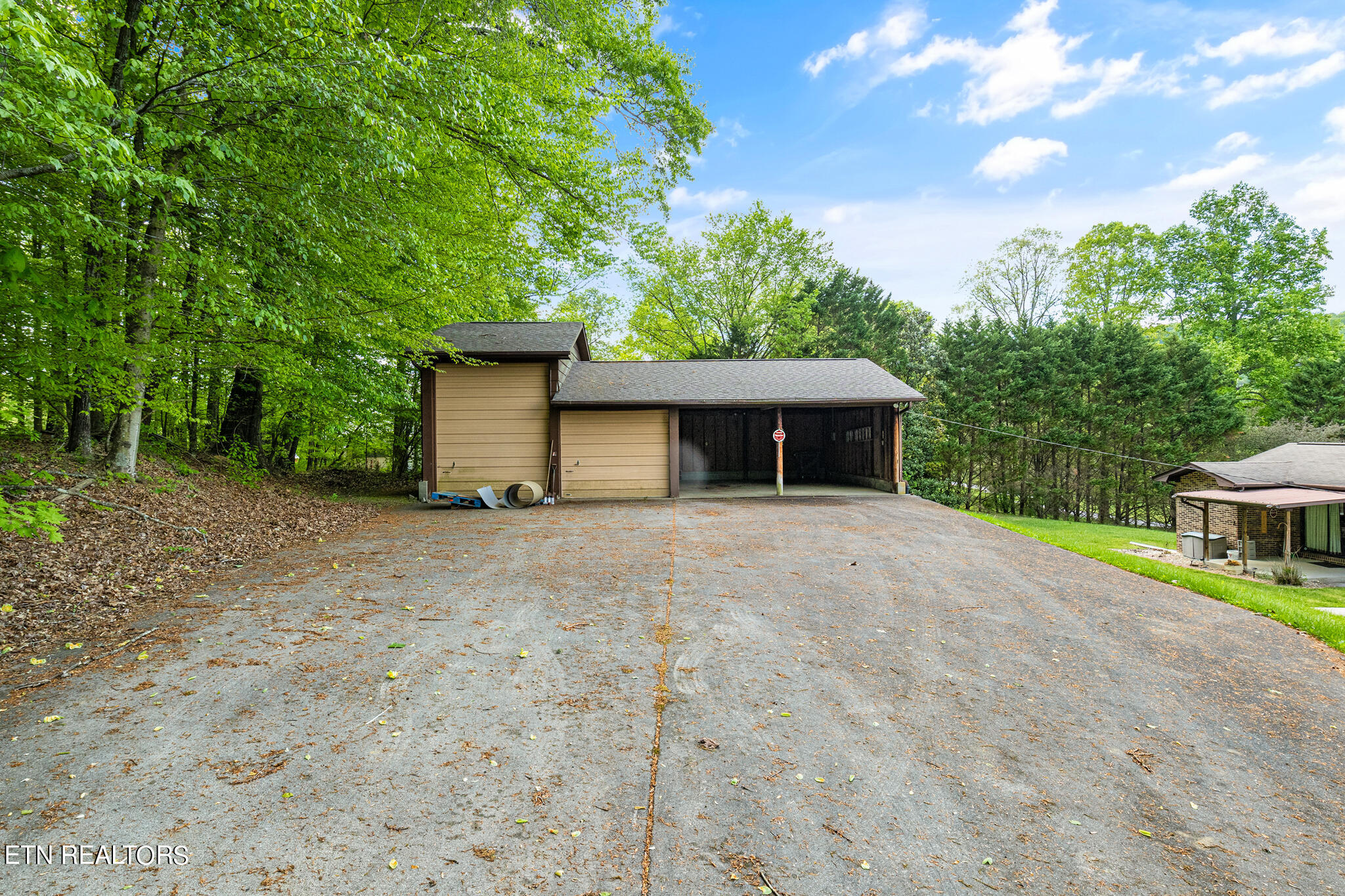 1027 Blockhouse Valley Road Clinton, TN 37716 - Photo 21 of 32 RV garage, car garage, 2 carports