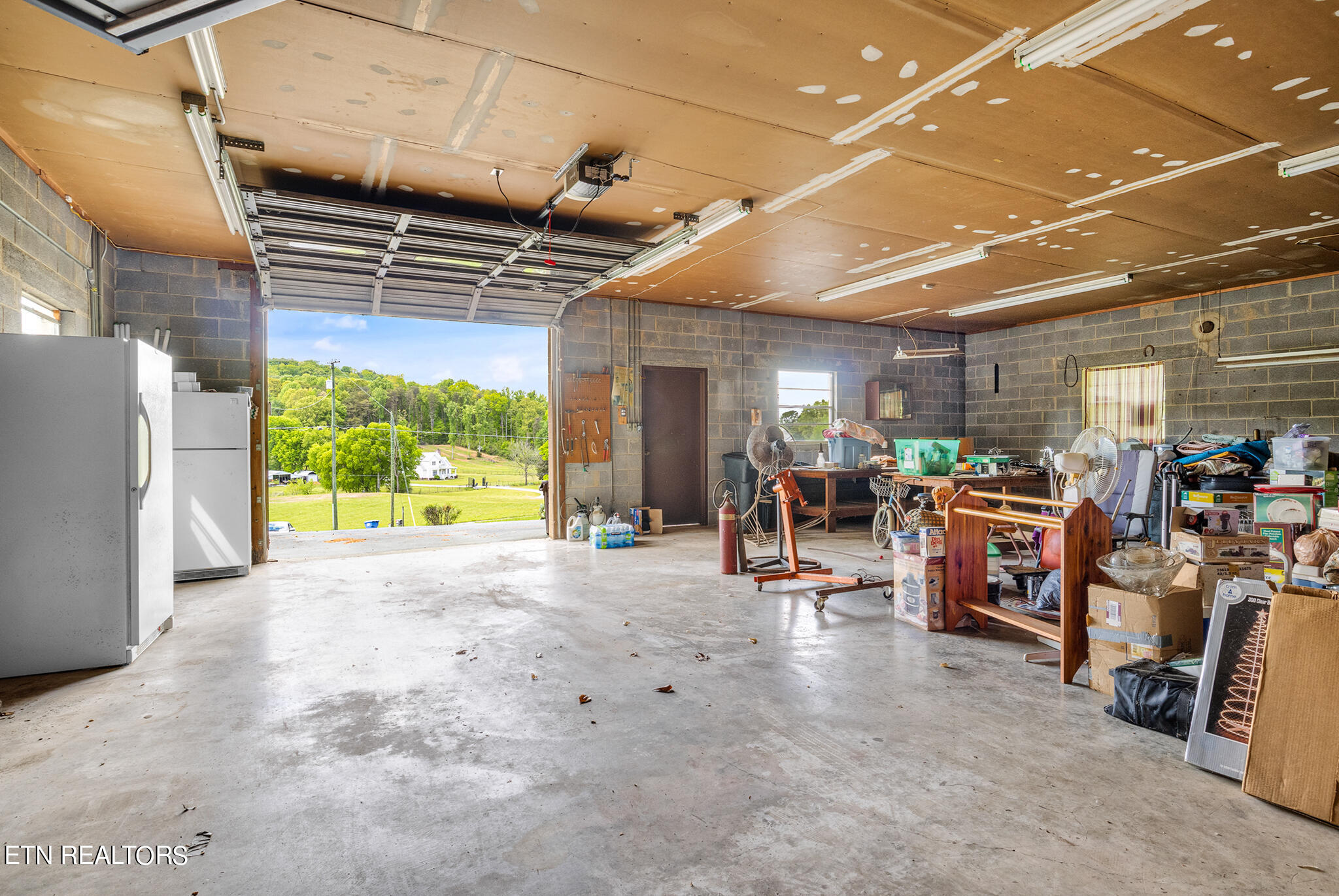1027 Blockhouse Valley Road Clinton, TN 37716 - Photo 24 of 32 shop