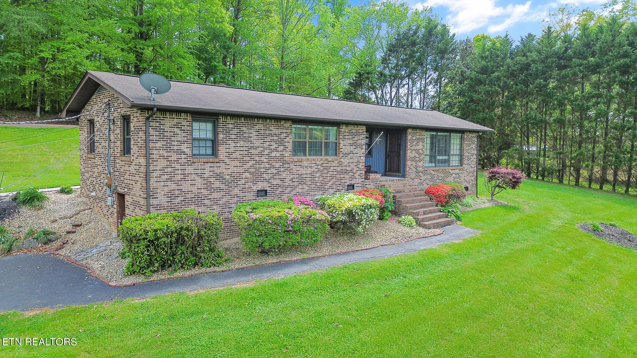 1027 Blockhouse Valley Road Clinton, TN 37716 - Photo 4 of 32 home street view