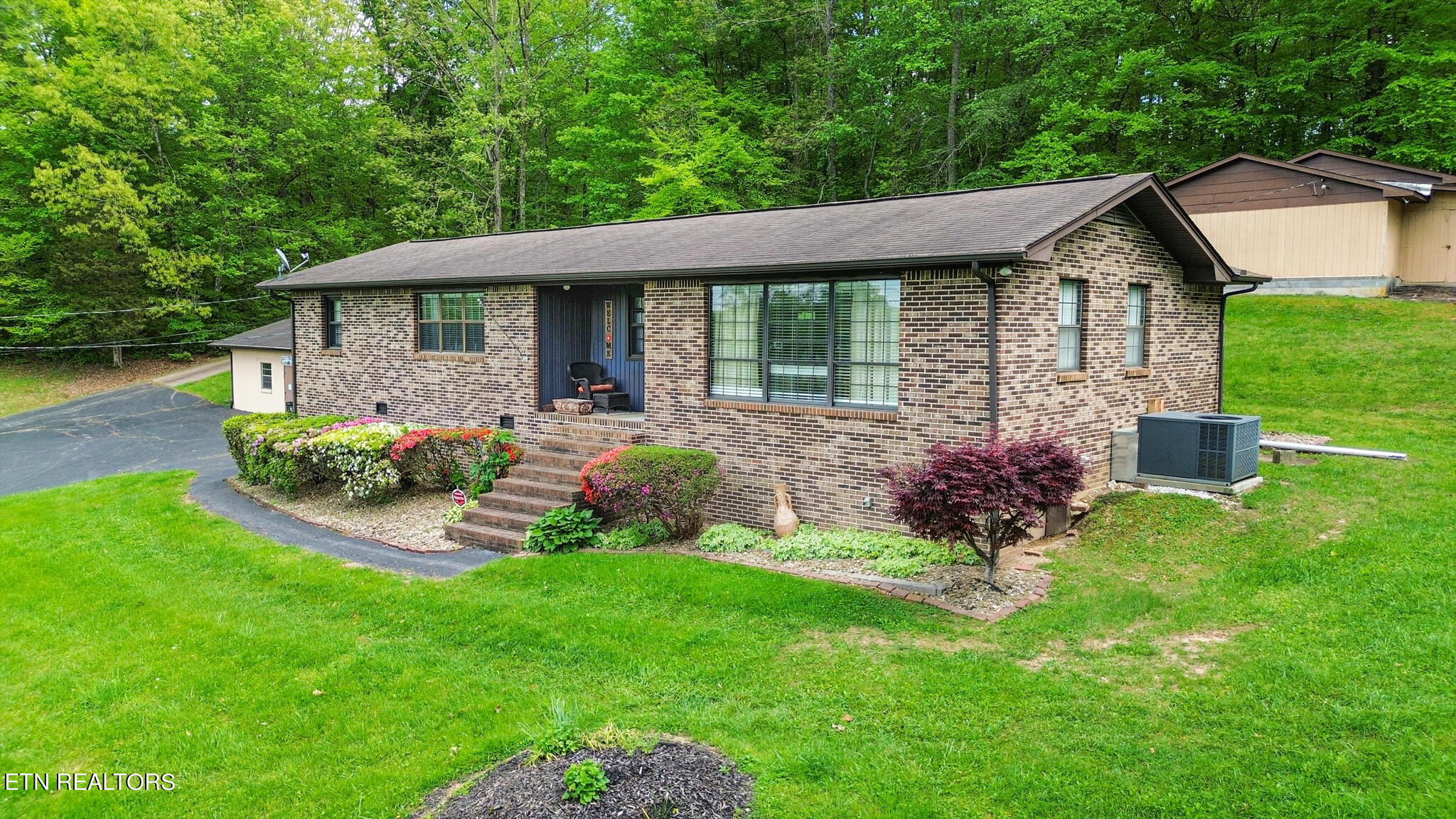 1027 Blockhouse Valley Road Clinton, TN 37716 - Photo 6 of 32 street view