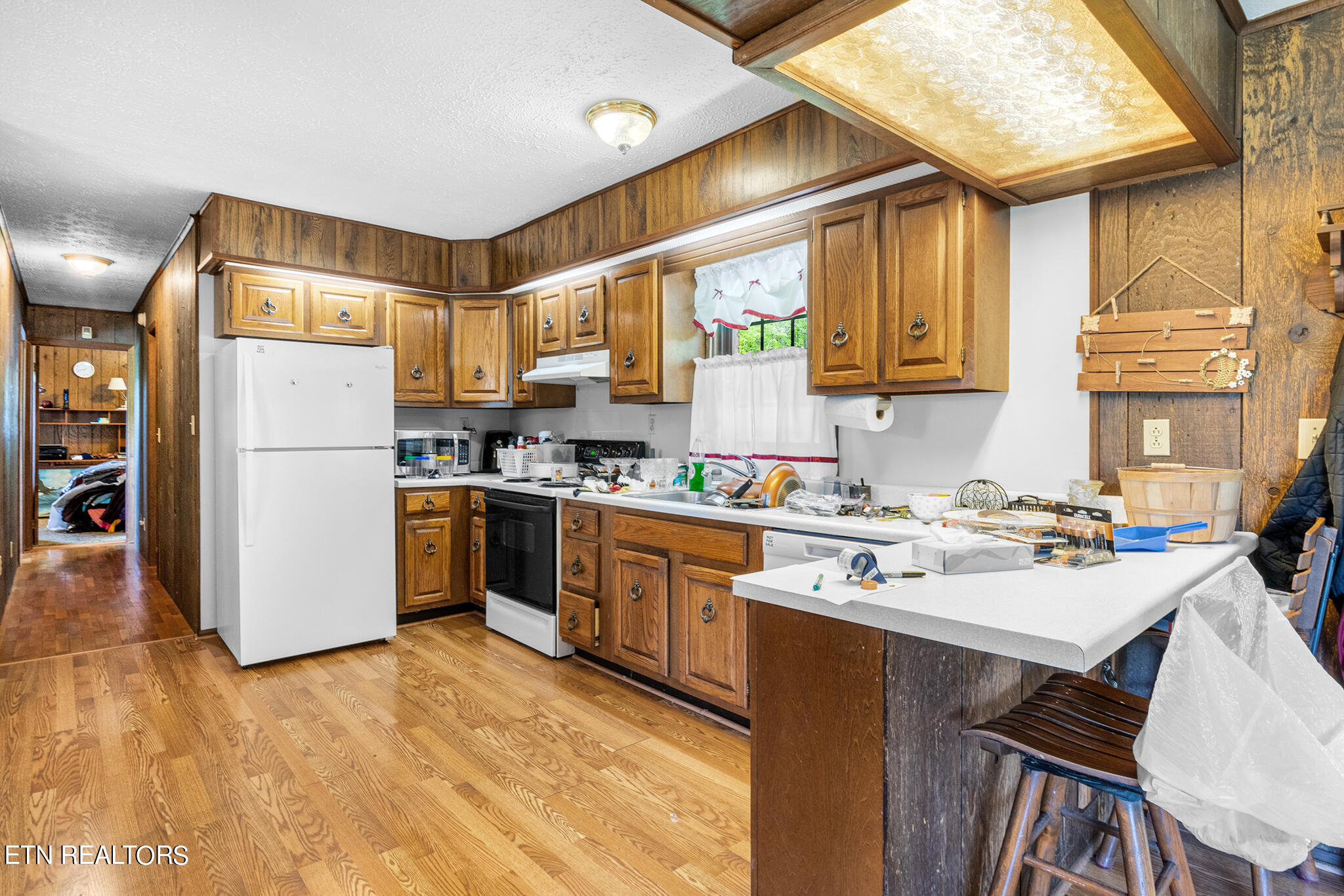 1027 Blockhouse Valley Road Clinton, TN 37716 - Photo 10 of 32 kitchen with eat in dining room