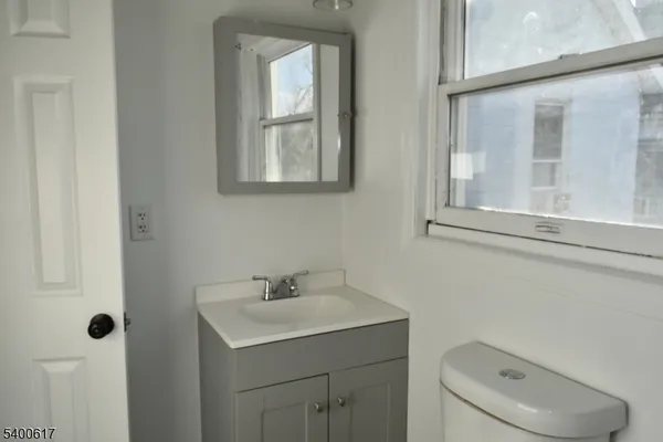 $2,000 | 129 Central Place, Unit 2, Orange, NJ 07050