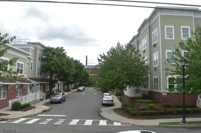 $2,350 | 129 Central Place, Unit 2, Orange, NJ 07050