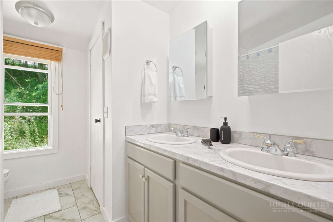 984 Cobbs Creek Road Boone, NC 28607 - Photo 6 of 25