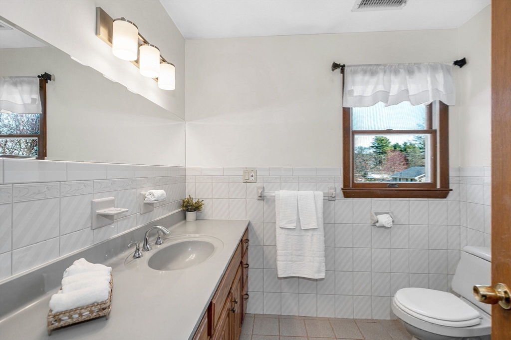 29 Donald Road Billerica, MA 01821 - Photo 19 of 37