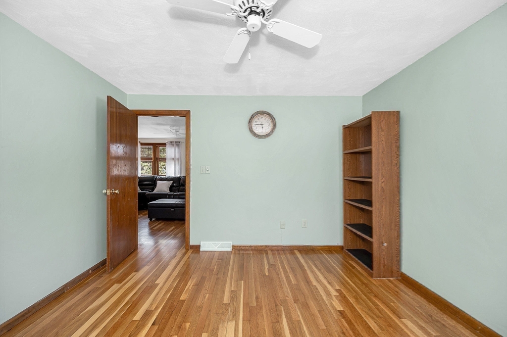 29 Donald Road Billerica, MA 01821 - Photo 23 of 37