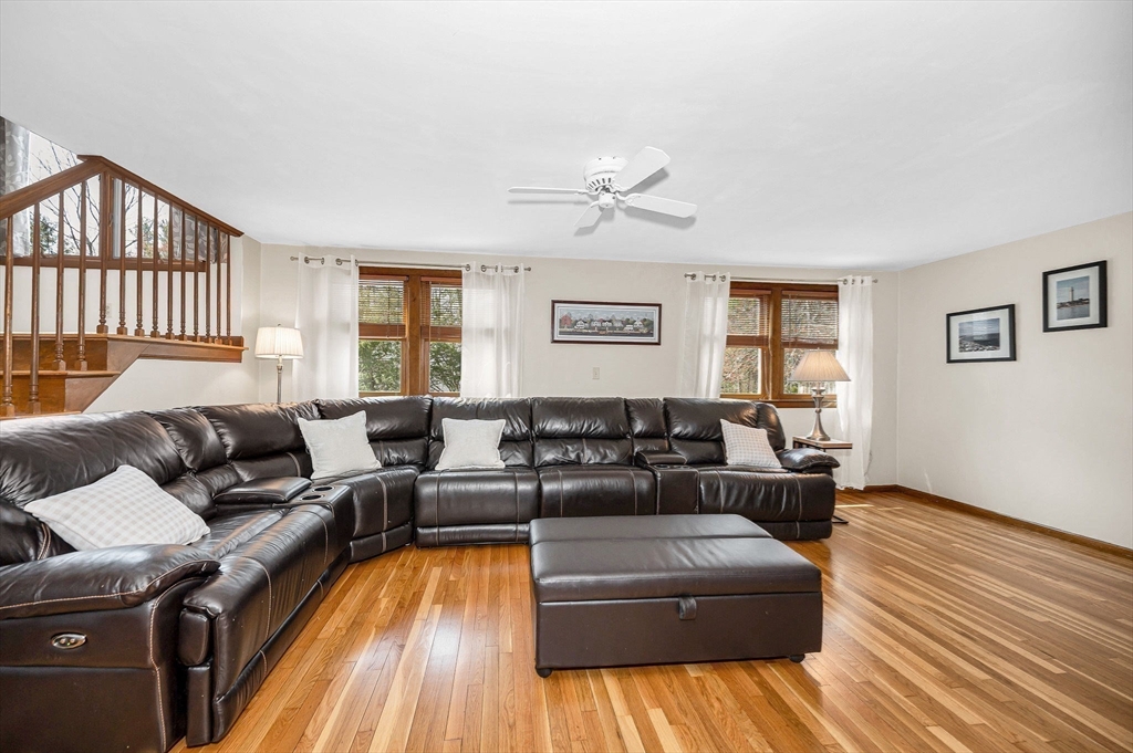 29 Donald Road Billerica, MA 01821 - Photo 3 of 37