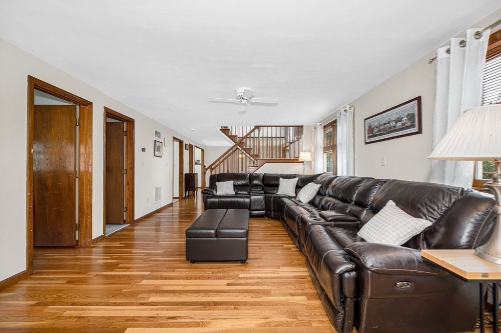 29 Donald Road Billerica, MA 01821 - Photo 4 of 37