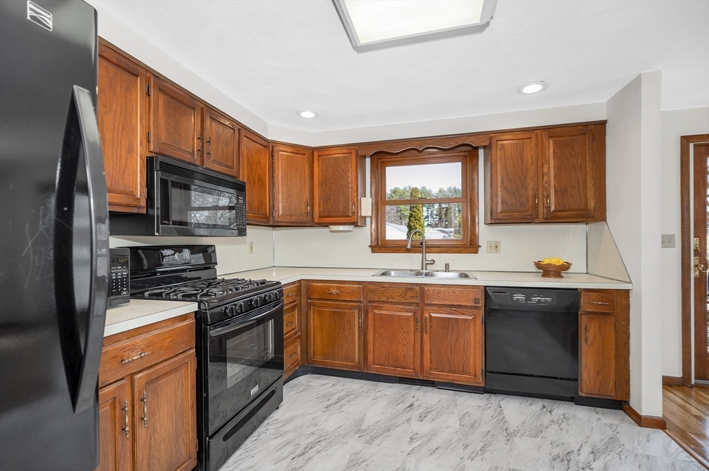 29 Donald Road Billerica, MA 01821 - Photo 9 of 37