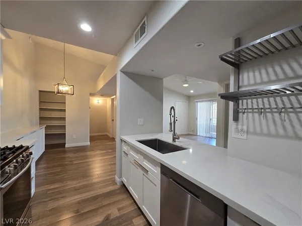 $1,390 | 7885 West Flamingo Road, Unit 2121, Las Vegas, NV 89147