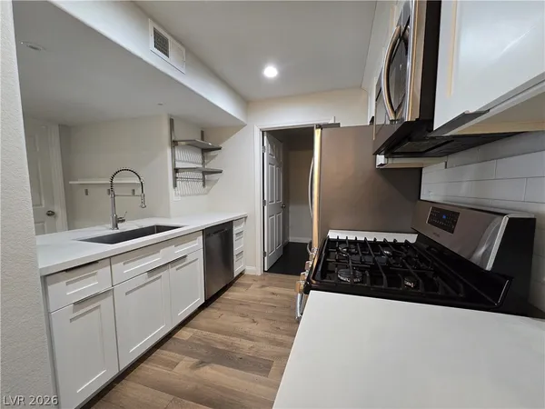 $1,390 | 7885 West Flamingo Road, Unit 2121, Las Vegas, NV 89147