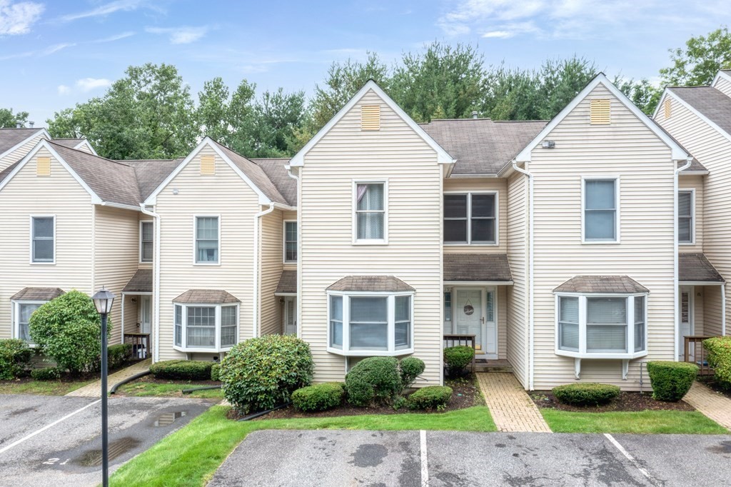 19 Castlegate Drive, Unit 19 Springfield, MA 01129 - Photo 1 of 33 Gallery Image 1