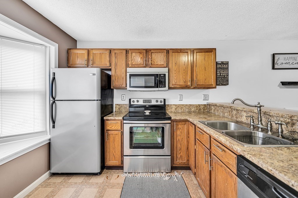 19 Castlegate Drive, Unit 19 Springfield, MA 01129 - Photo 8 of 33 Gallery Image 8