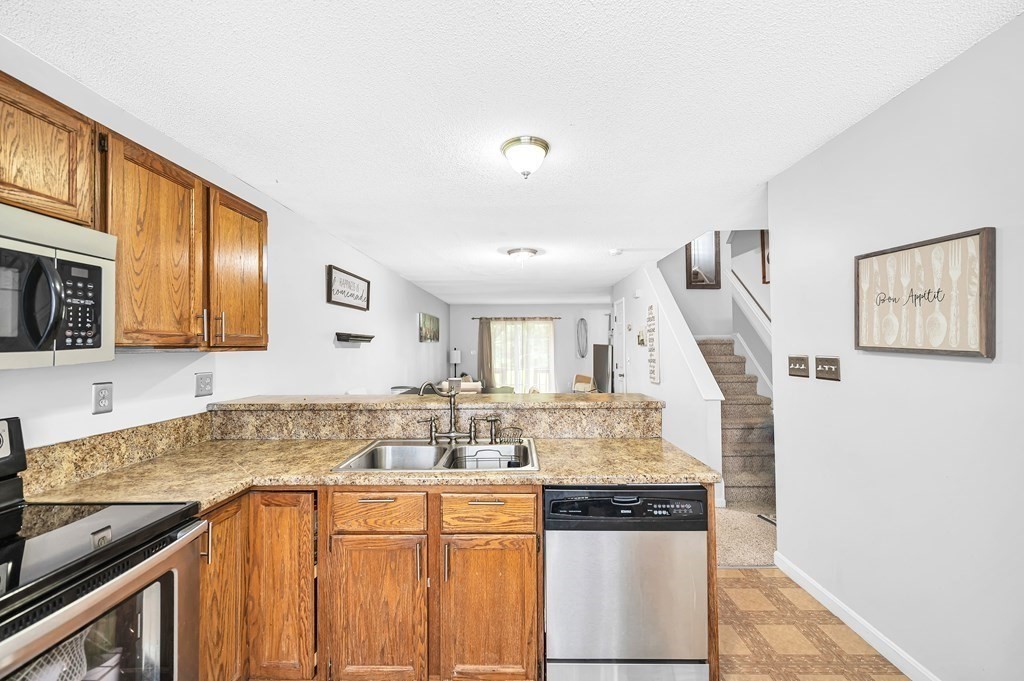 19 Castlegate Drive, Unit 19 Springfield, MA 01129 - Photo 10 of 33 Gallery Image 10