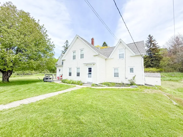 $379,000 | 50 East Boston Road, Vinalhaven, ME 04863