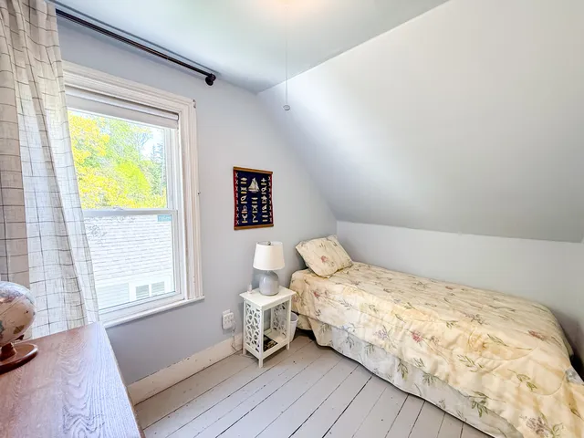 $379,000 | 50 East Boston Road, Vinalhaven, ME 04863